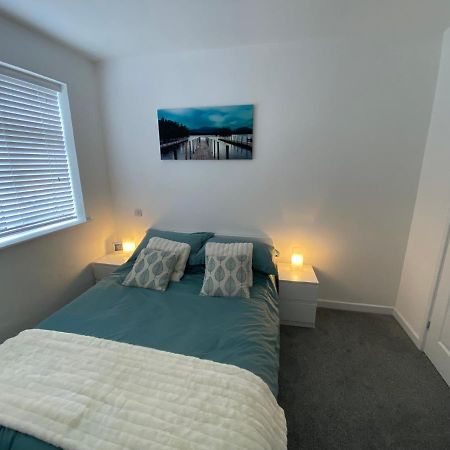 Modern 2 Bedroom Apartment, With Car Parking. Bitton Exteriér fotografie