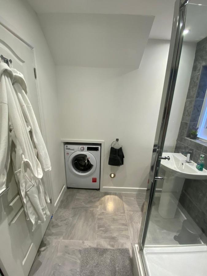 Modern 2 Bedroom Apartment, With Car Parking. Bitton Exteriér fotografie