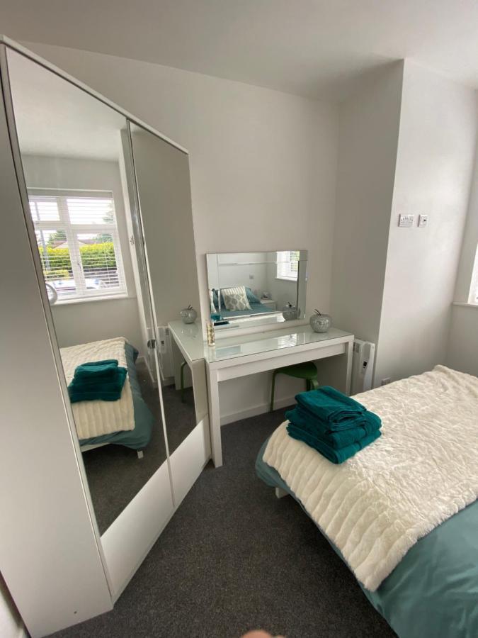 Modern 2 Bedroom Apartment, With Car Parking. Bitton Exteriér fotografie